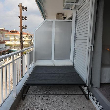 Appartamento Themis 40 Steps From Beach Paralia Dionysiou Esterno foto