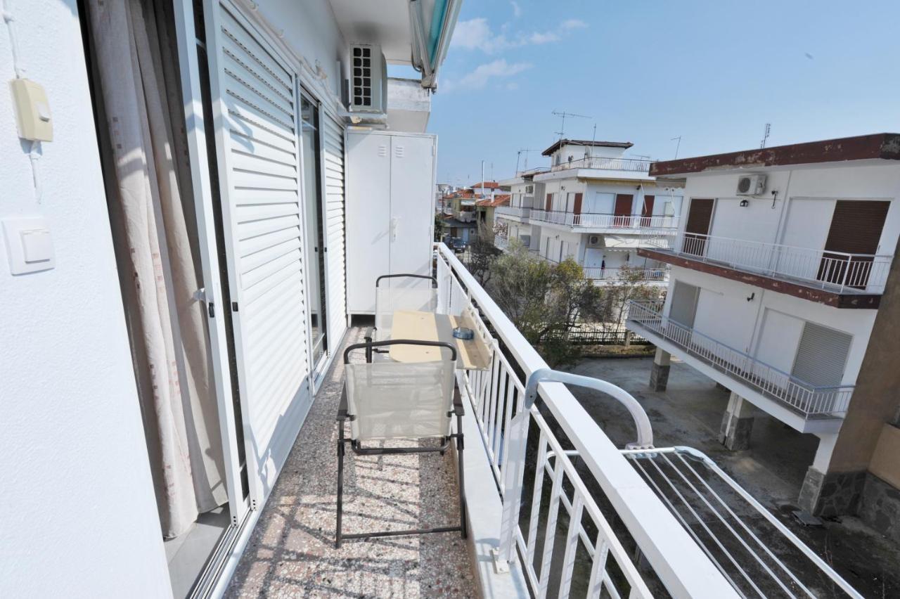 Appartamento Themis 40 Steps From Beach Paralia Dionysiou Esterno foto