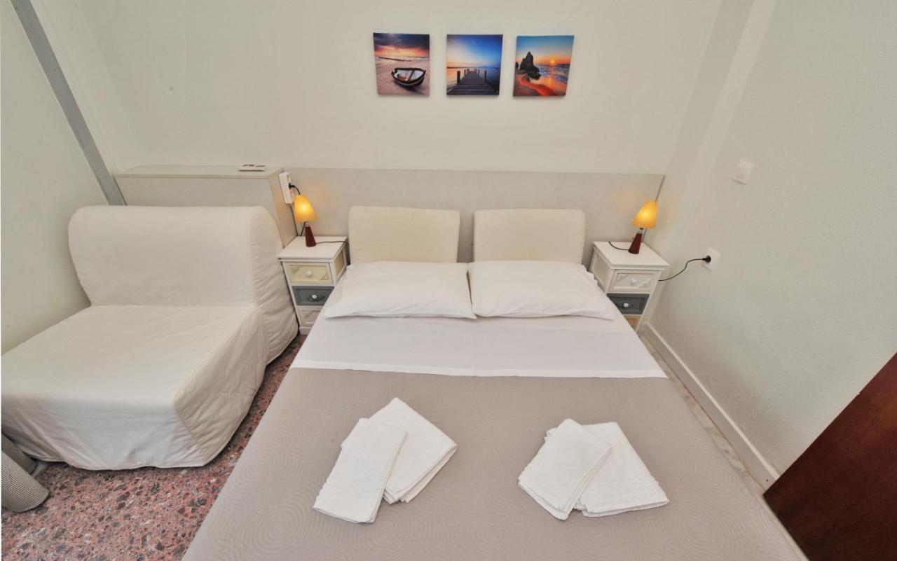 Themis 40 Steps From Beach Paralia Dionysiou Esterno foto