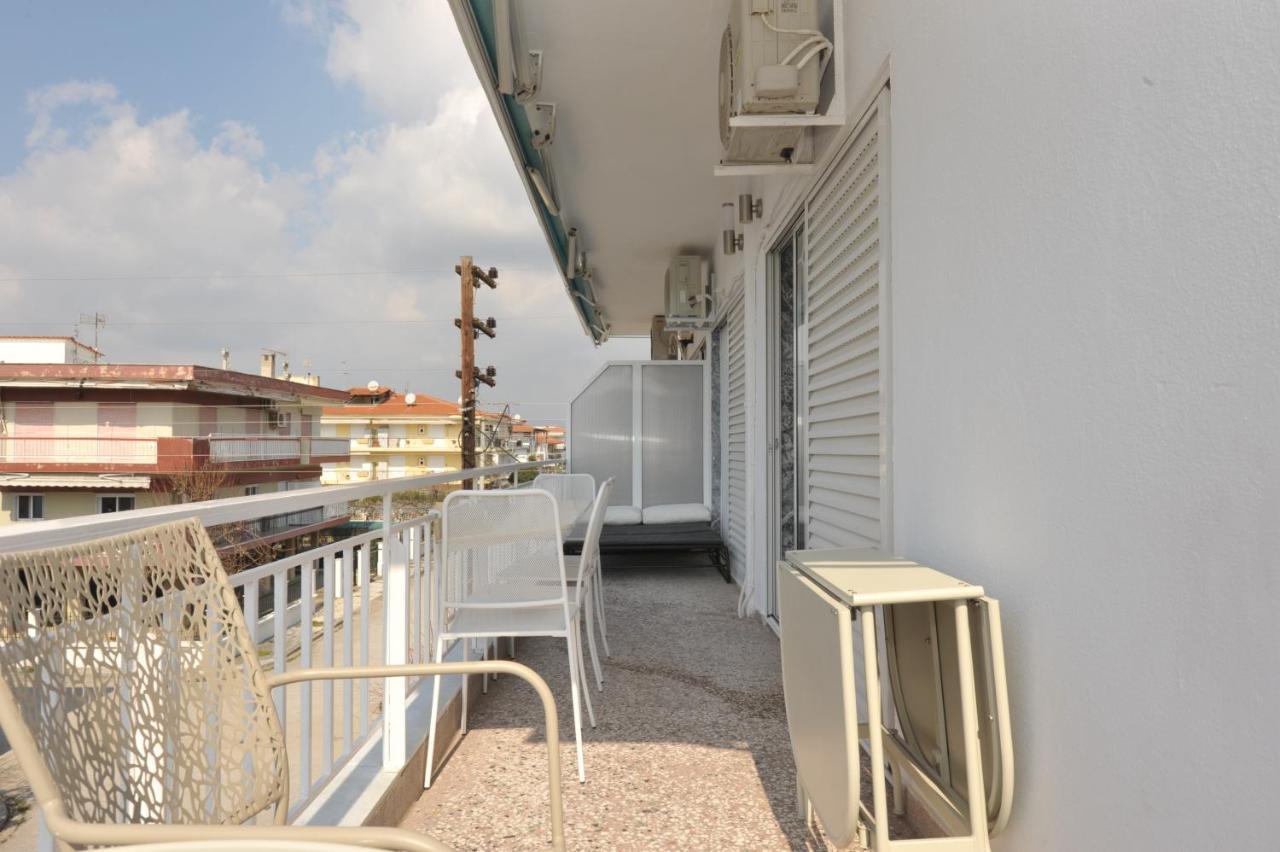 Appartamento Themis 40 Steps From Beach Paralia Dionysiou Esterno foto